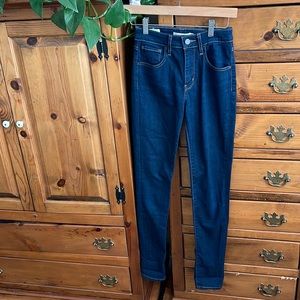 🌸Levi’s dark wash high rise skinny long leg jeans